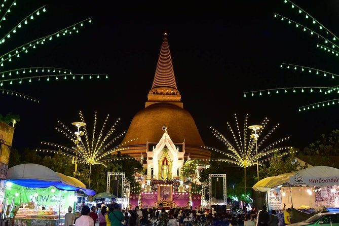 2-hour Bangkok Old City Night CHOB TUK TUK + Talat Noi Street Art - Stop 3: Sao Chingcha (Giant Swing), Bangkok City Hall, and Wat Suthat