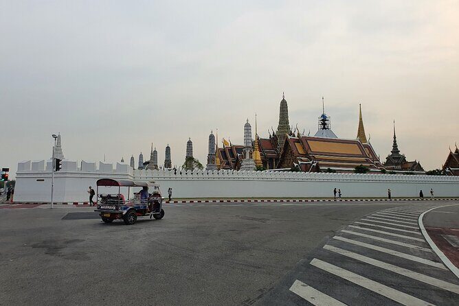 2 Hour Electric Tuk Tuk Cultural Tour of Bangkok - Sao Chingcha (Giant Swing): a teak monument tied to Thai tradition
