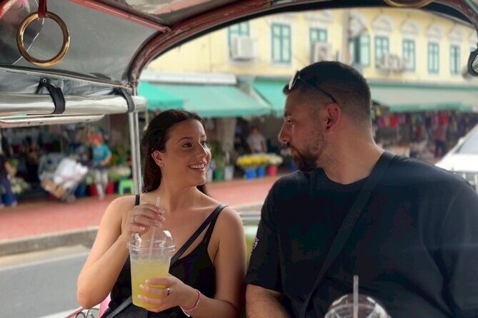 2 Hours TukTuk Adventure Bangkok Highlights - Pak Khlong Talat Flower Market: A Fragrant Bangkok Moment