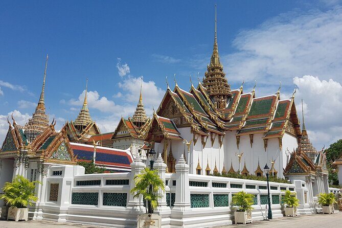 Amazing Bangkok City and Temple Tour with Local Guide - Pak Khlong Talat: Bangkok’s oldest flower and vegetable market
