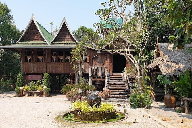 Ayutthaya, Damnoen Floating & Maeklong Railway Market Day Tour - Group Size, Timing, and Photo Tips for a Less-Stress Day