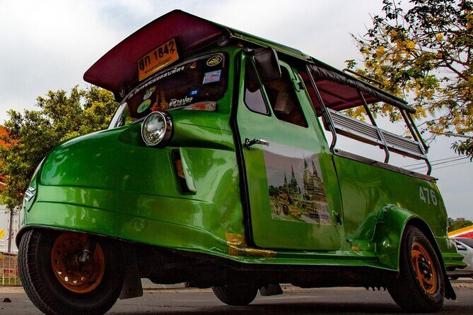 Ayutthaya Funky Frogy Tuk Tuk Experience With Famous Temple - Wat Mahathat and Wat Phra Sri Sanphet: the postcard temples with real meaning