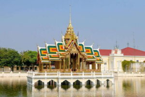 Ayutthaya One Day: Famous Temples & Bang Pa-In Palace Tour - Bang Pa-In Royal Palace: gardens, pavilions, and royal staging