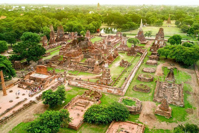 Ayutthaya Temples and River Cruise from Bangkok - Wat Lokayasutharam (Reclining Buddha): Small Stop, Real Contrast