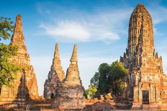 Ayutthaya’s Top Temple & Boat Tour From Bus Station - Wat Mahathat: the tree-root Buddha and the monastery’s big story