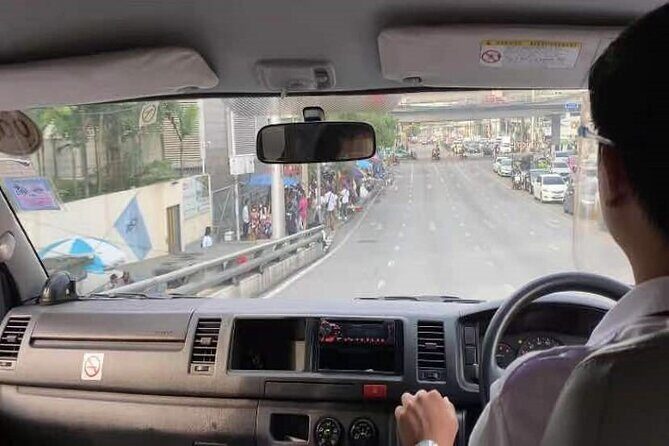 Bangkok Airport Arrival Private Transfer incl. tollway - Van size, seating, and the luggage limit you must plan for