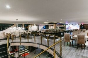 Bangkok: Alangka Luxury Buffet Dinner Cruise With Live Music - Getting Onboard: What the Check-In and Boarding Feel Like