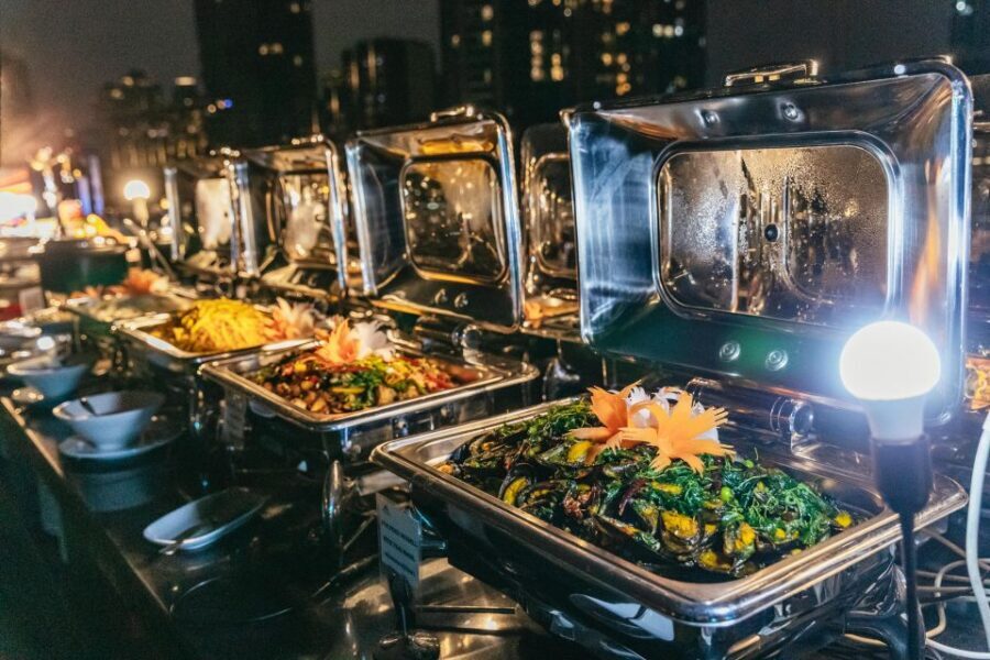 Bangkok: Alangka Luxury Buffet Dinner Cruise With Live Music - What the Luxury Part Really Means (Beyond the Word)