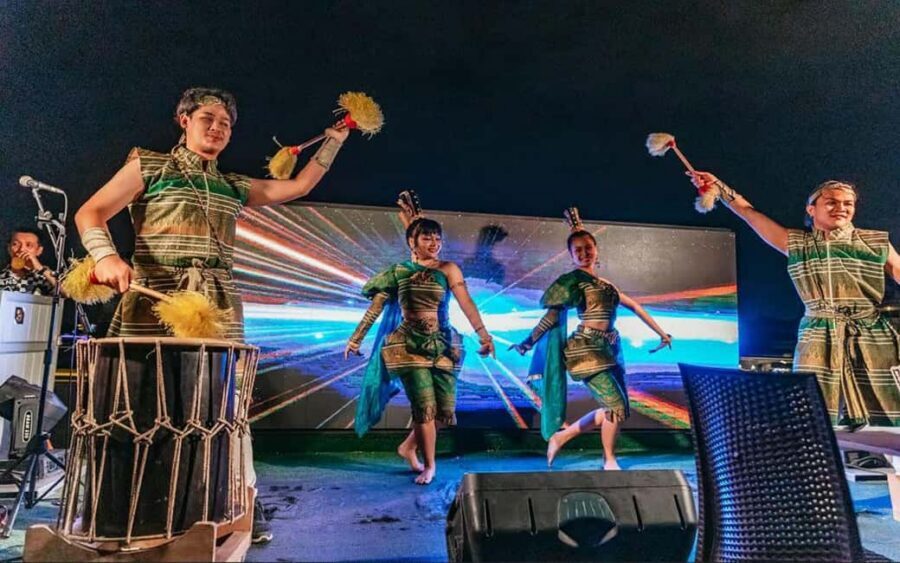 Bangkok: Alangka Luxury Cruise with Buffet and Live Music - Wat Arun and the Rama VIII Bridge: the river views you want at night