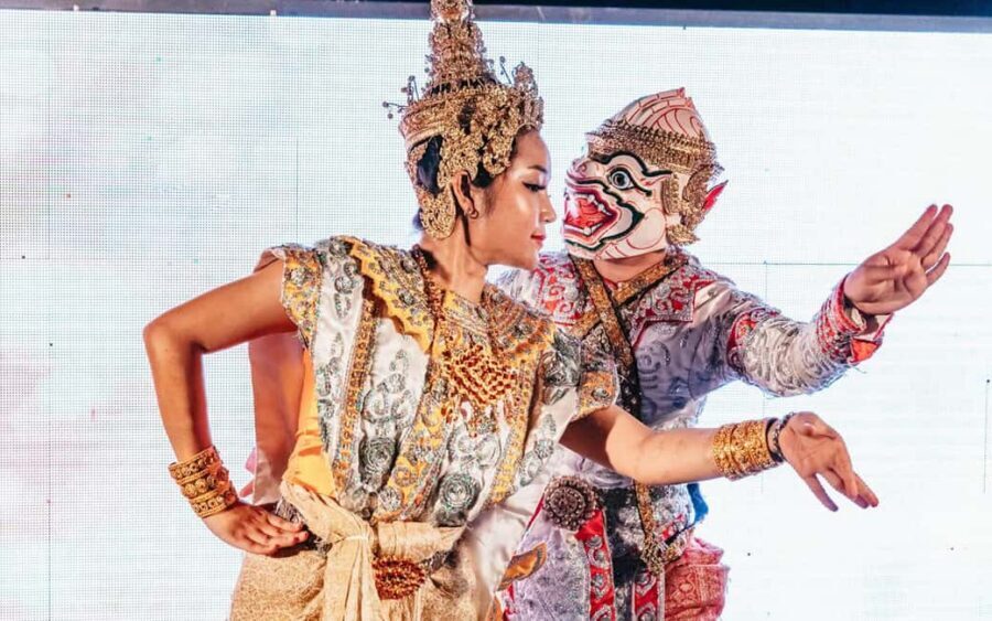 Bangkok: Alangka Luxury Cruise with Buffet and Live Music - Dinner buffet and Thai classic dance: what the onboard experience gets right