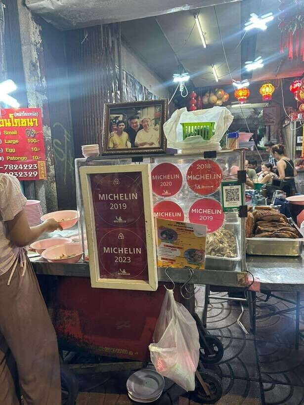 Bangkok Authentic Tasting Thai-Chinatown Walking Food Tour - Languages and guide personality: TK, Peak, Kwan, and friends