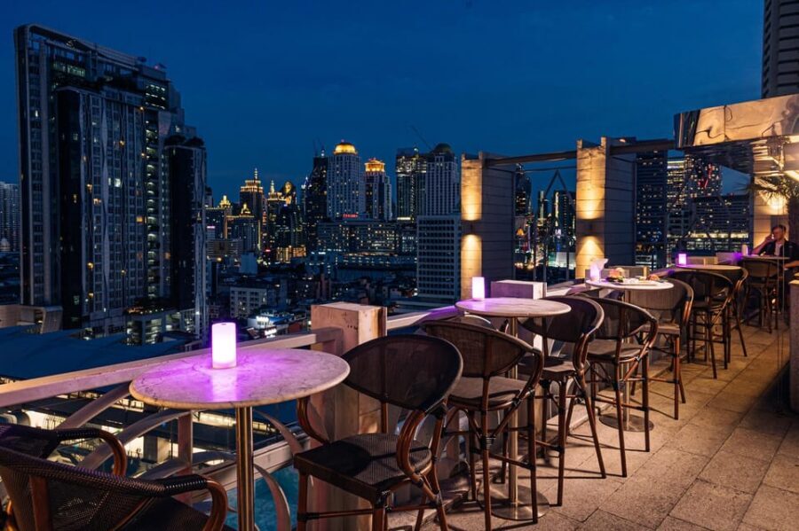 Bangkok: Barracuda Rooftop Bar Akara Hotel - Tapas and bites: where the value shines, and where you should be cautious