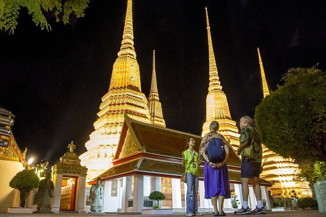 Bangkok Best Midnight Food Tour by Tuk Tuk - Final payoff: Pad Thai with a queue skip