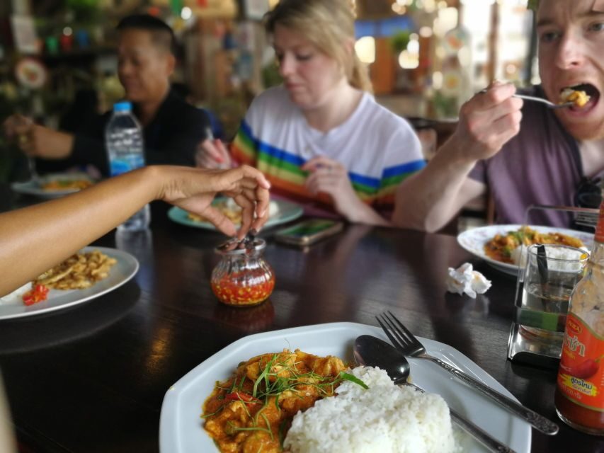 Bangkok: Bike and Canal Boat Tour with Lunch - Wat Pradittharam (Wat Mon): a quick temple stop with context