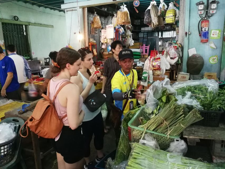 Bangkok: Bike and Canal Boat Tour with Lunch - ตลาดวัดกลาง: the food-market moment that sells the whole day