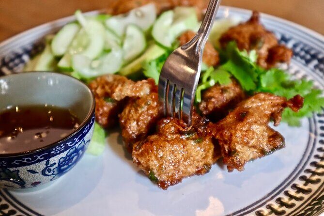 Bangkok by Night Food Tour with 10+ Tastings in Chinatown - Your Bangkok night route: from MBK to Chinatown to Jim Thompson House
