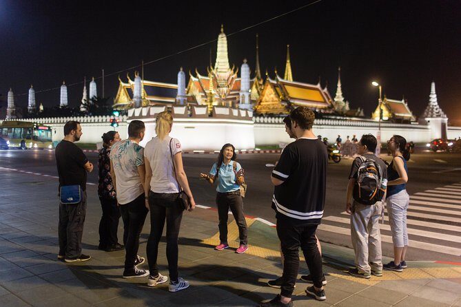 Bangkok by Night: Temples, Markets and Food Tuk-Tuk Tour - Pak Khlong Talat: the 24-hour flower market after dark