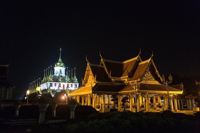 Bangkok by Night: Temples, Markets and Food Tuk-Tuk Tour - Street-food market stop: your quick crash course in local everyday life