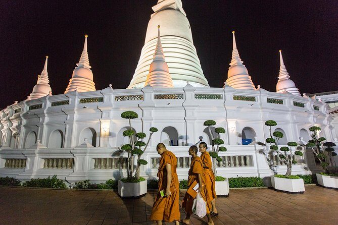Bangkok by Night: Temples, Markets and Food Tuk-Tuk Tour - Dinner near the river: your included meal (and a pad Thai bonus sometimes)