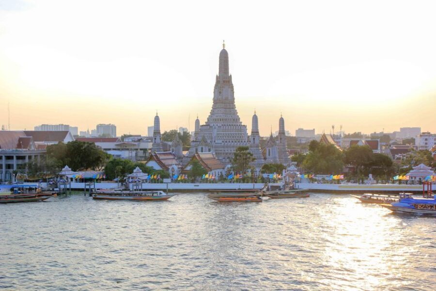 Bangkok: Canals Tour Wat Arun & Chao Phraya by Longtail Boat - Chao Phraya views and getting your bearings from the water