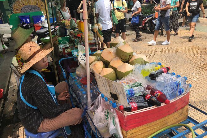 Bangkok: City Highlights Temple and Market Walking Tour - Wat Phra Kaew (Emerald Buddha): where the rules matter and the colors pop