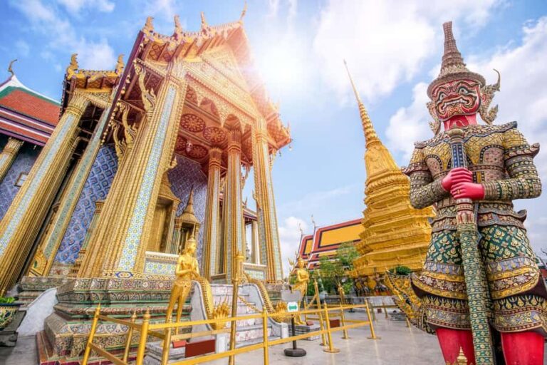 Bangkok: City Highlights Temple and Market Walking Tour - The amulet market and local stops that make it feel like Bangkok