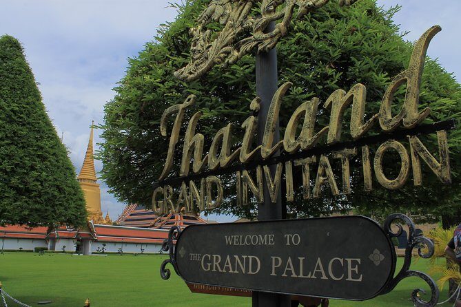 Bangkok: City Highlights Temple and Market Walking Tour - Dress code and temple etiquette: how not to waste your time