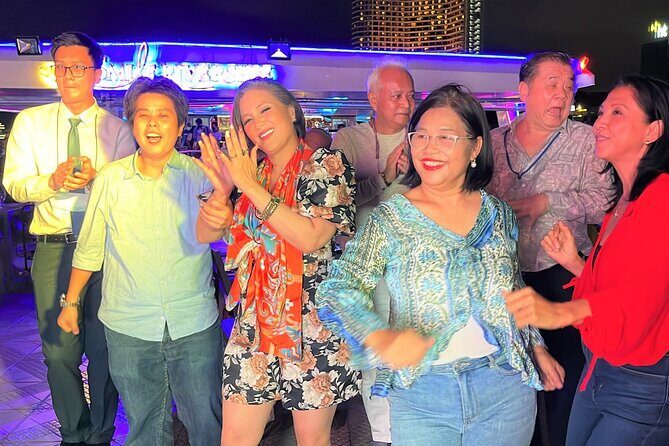 Bangkok Dinner Cruise with Intl Buffet, Live Music & Hotel Pickup - Live Music and the Thai Dance Show: What to Watch For