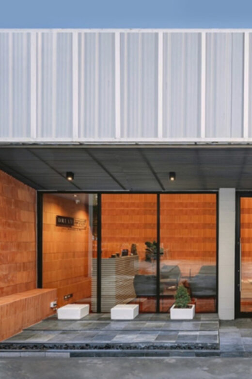 Bangkok: Dream House Thai Massage Langsuan Branch E-Voucher - Langsuan on Chidlom Road: a calm pocket of Bangkok