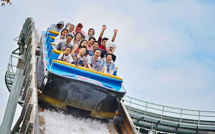 Bangkok: Dream World Unlimited Ride Ticket with Lunch - Shows, characters, and parades: built-in breaks that actually improve your day
