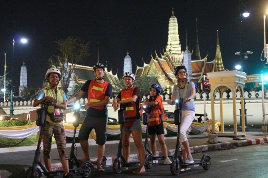 Bangkok: E-Scooter Night Tour with Local Street Food - Wat Arun and the first photo moments: lights, angles, and short stops