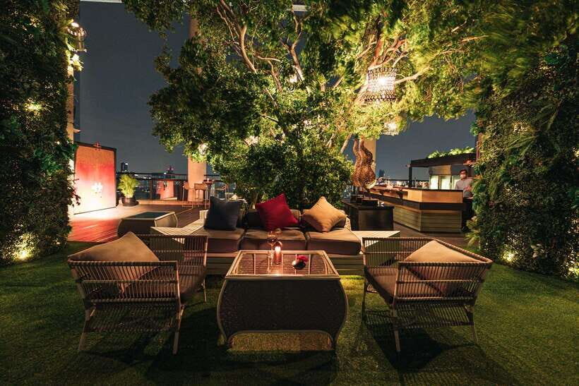 Bangkok: Enjoy Fine Thai Food with Panoramic Rooftop Views - Drinks, Sharing Sets, and the Extras That Make the Night Feel Personal