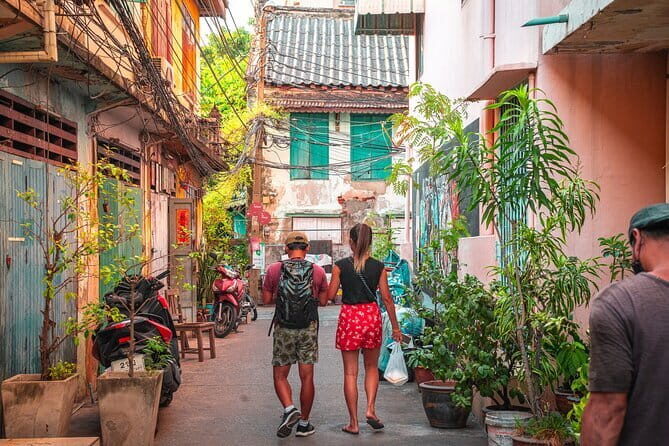 Bangkok Evening Food Tour by Tuktuk - Stop 1: Hua Lamphong for an old-Bangkok warm-up