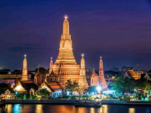 Bangkok: Evening Tour with Wat Arun, Wat Pho & Tuk Tuk Ride - Getting Oriented at Tha Tian Pier and Maha Rat Road