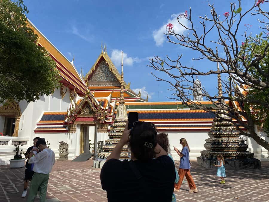 Bangkok: explore Wat Pho + tuk tuk sightseeing - Giant Swing and Wat Suthat: the photo stops that make the ride feel complete