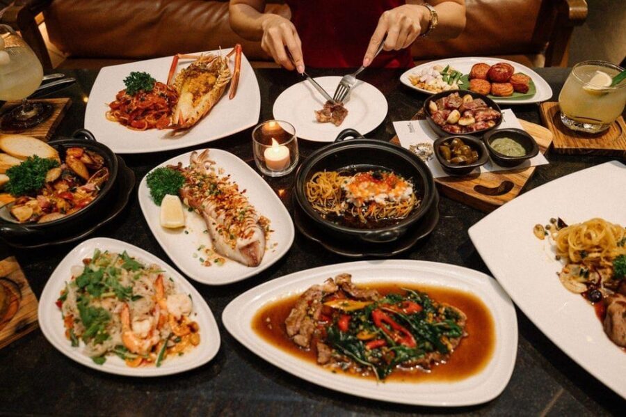 Bangkok: Fallabella River Front Iconsiam - Who this riverside meal is best for