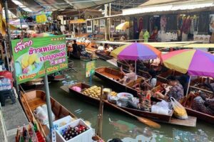 Bangkok: Floating Market and Train Tour with Guide in Spanish and English - The 7 to 8 hour reality: Bangkok to Mae Klong