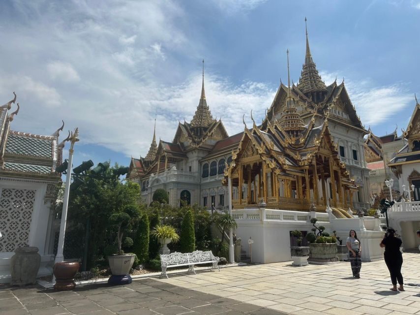 Bangkok: Grand palace and Iconic temple Half-Day Private - Dress code, shoes, umbrellas, and the ankle rule