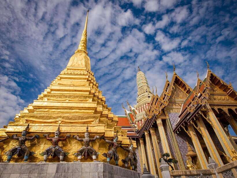 Bangkok: Grand Palace and Wat Phra Kaew Guided Walking Tour - Grand Palace and Wat Phra Kaew: why this pairing matters