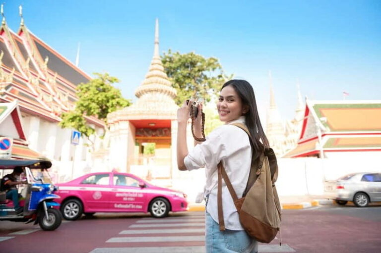 Bangkok: Grand Palace, Wat Pho, and Wat Arun Guided Tour - Grand Palace and Wat Phra Kaew: Where Thai Royal Power Meets Buddhism