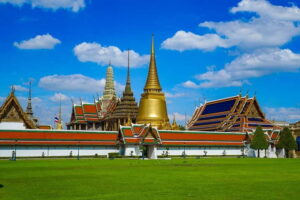 Bangkok: Grand Palace, Wat Pho, Wat Arun Sacred & Local Tour - Grand Palace and Wat Phra Kaew: Opulence With Clear Rules for Photos
