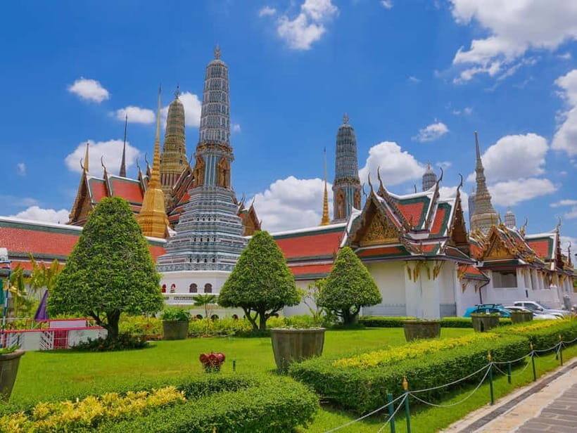 Bangkok: Grand Palace, Wat Pho, Wat Arun Sacred & Local Tour - Wat Pho Reclining Buddha: The Temple Courtyards Feel Like a Different World
