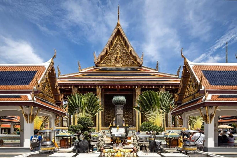 Bangkok: Grand Palace, Wat Pho, Wat Arun Sacred & Local Tour - Transport Logistics: Tuk-Tuk and Ferry Make the Walking Feel Less Intense