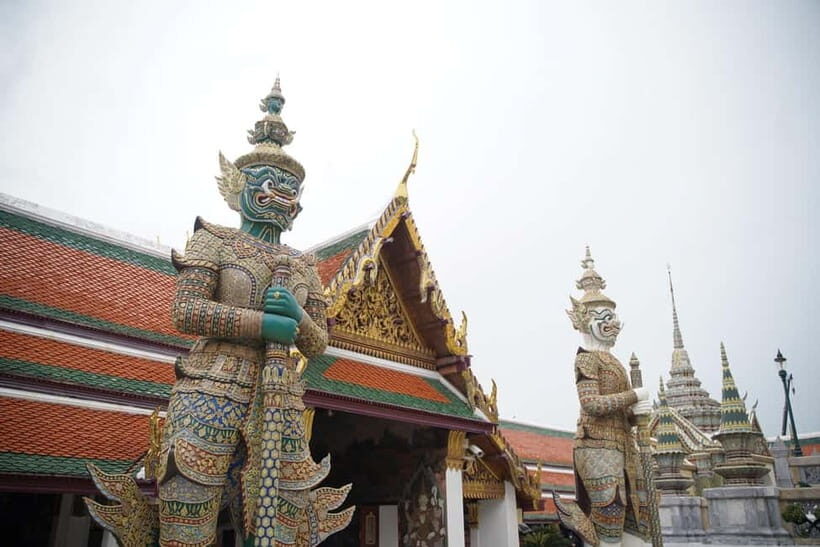 Bangkok: Grand Palace, Wat Pho, Wat Arun Sacred & Local Tour - Dress Code, Shoes, and How Not to Lose Time at the Entrance