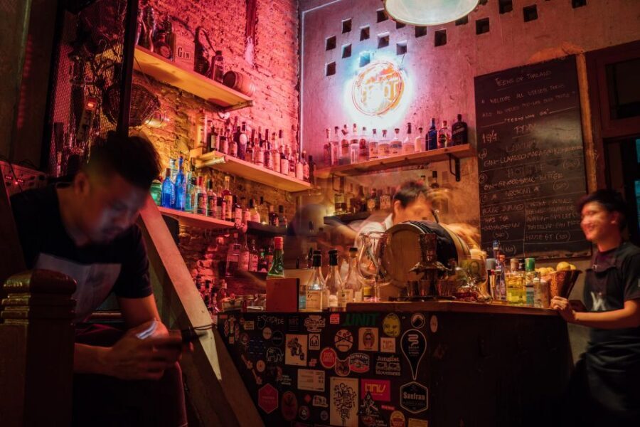 Bangkok: Guided Bar Hopping Night Tour with Private Option - Logistics that make the night smoother
