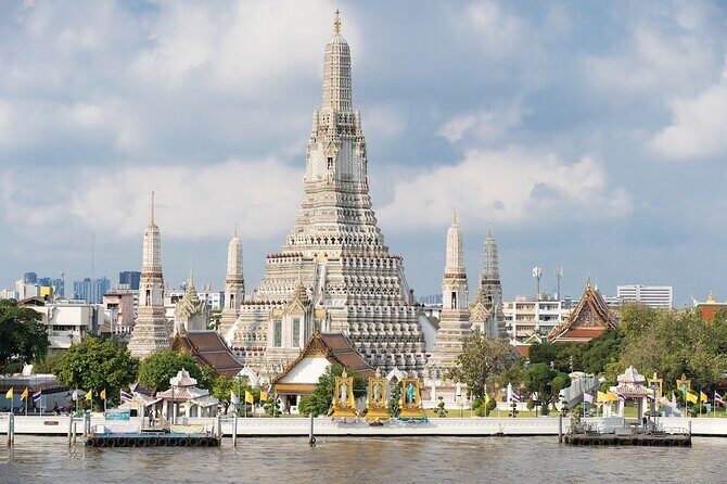 Bangkok Guided Temple Tour With Lunch Private - Wat Pho and the Reclining Buddha: a must-stop before the river