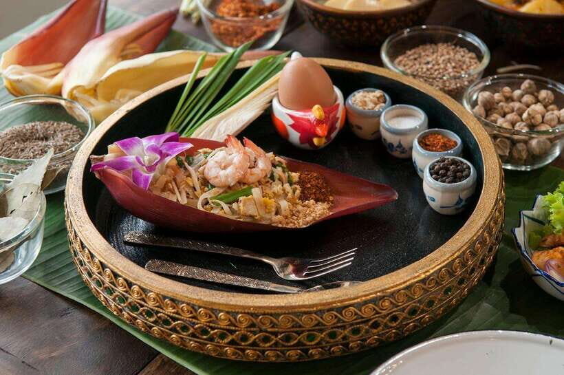 Bangkok: Hands-on Thai Cooking Class and Market Tour - Entering The Class: BTS Asoke vs. Sukhumvit 4