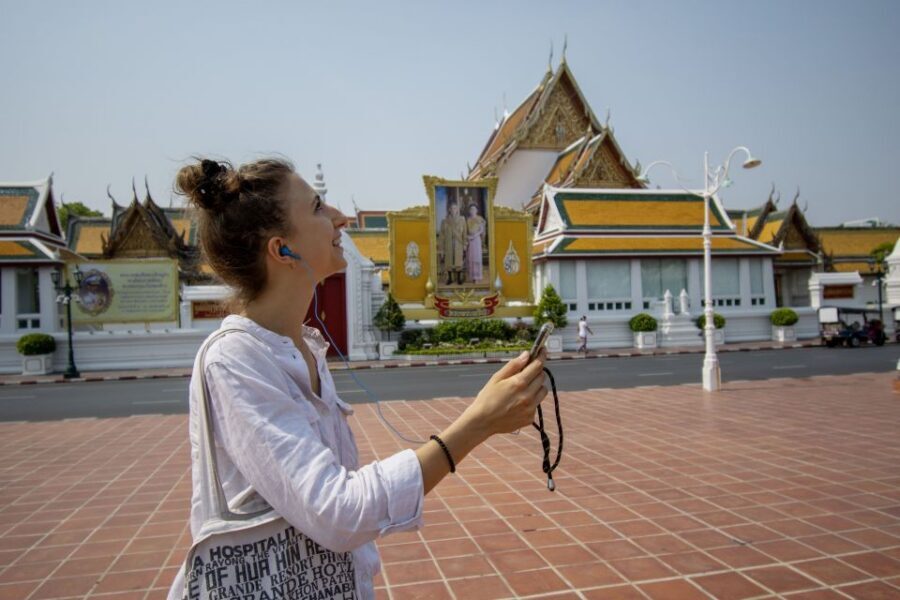 Bangkok: Historic Siam and Cultural Gems Walking Tour - Starting at 9:00: Meeting Points and How to Stay on Track