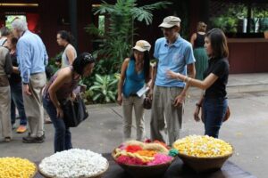 Bangkok: Jim Thompson House and Baan Krua Community Tour - Jim Thompson House: moving teak Thai houses into one living museum