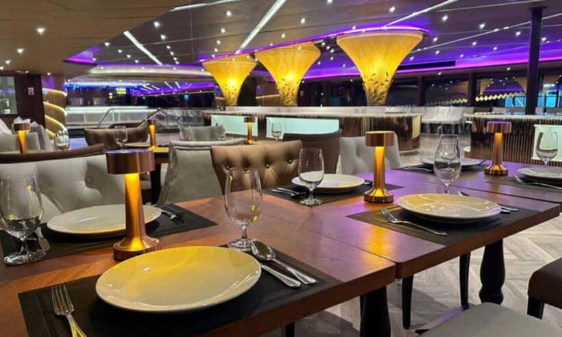 Bangkok: Luxury Dinner Cruise on Chao Phraya River - Night views on the Chao Phraya: the sightseeing happens while you eat